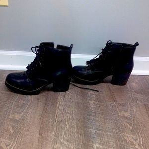 Ankle high women’s boots size 9